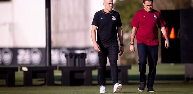 Corinthians amplia funções de Julio Cesar após saída de Paz
