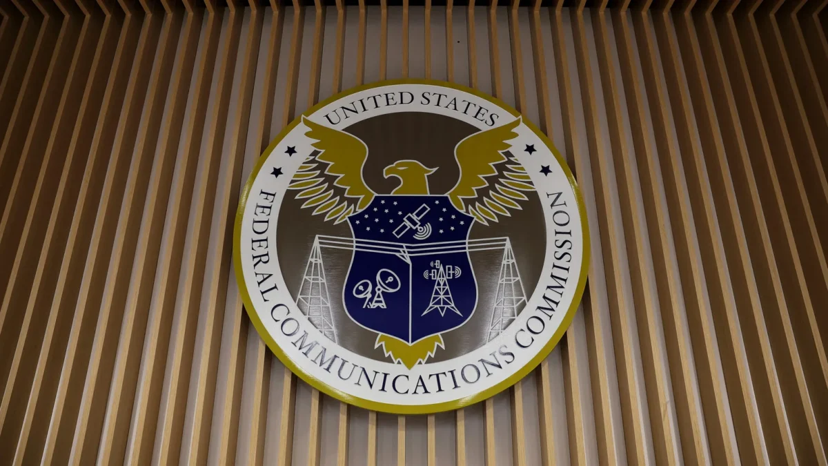 FCC vota em 19/11 liberação de bloqueadores de celular em prisões