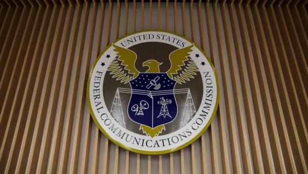 FCC vota em 19/11 liberação de bloqueadores de celular em prisões