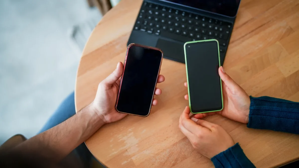 Screen mirror: 5 passos para recuperar a tela do celular hoje