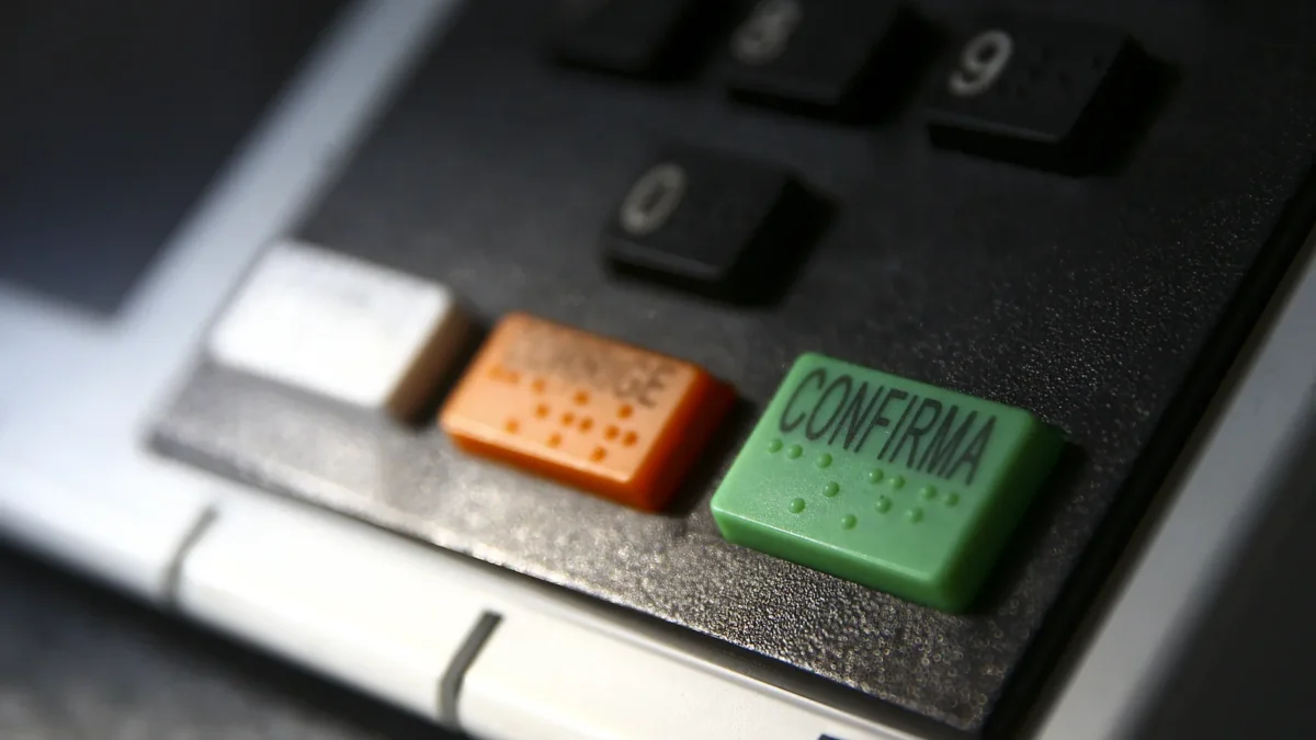 Flávio Bolsonaro abre 3 pontos sobre Lula no 2º turno