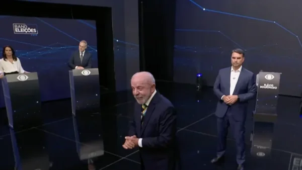 Lula exige quebra do sigilo de Flávio para debate na Globo