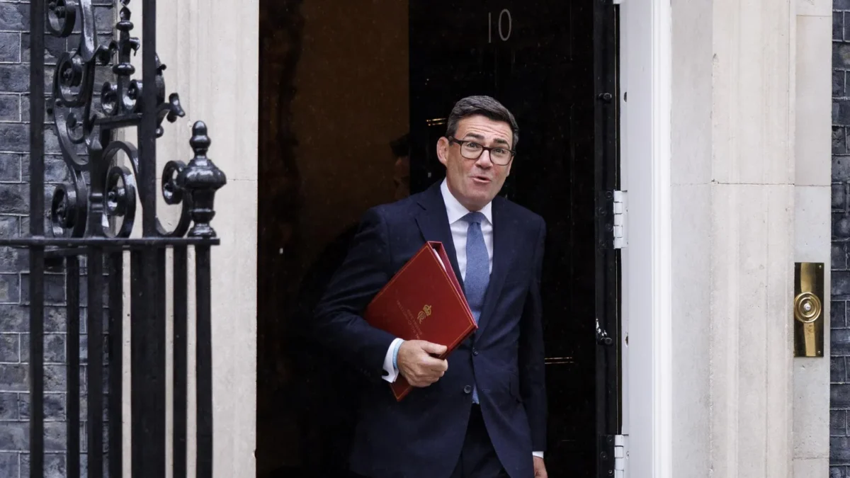 Burnham pede a Trump apoio contra sanções de Milei nas Malvinas