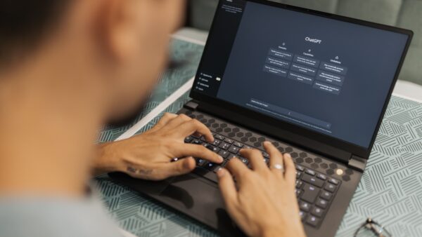 Curso gratuito de IA para professores oferece 1.000 vagas em MG