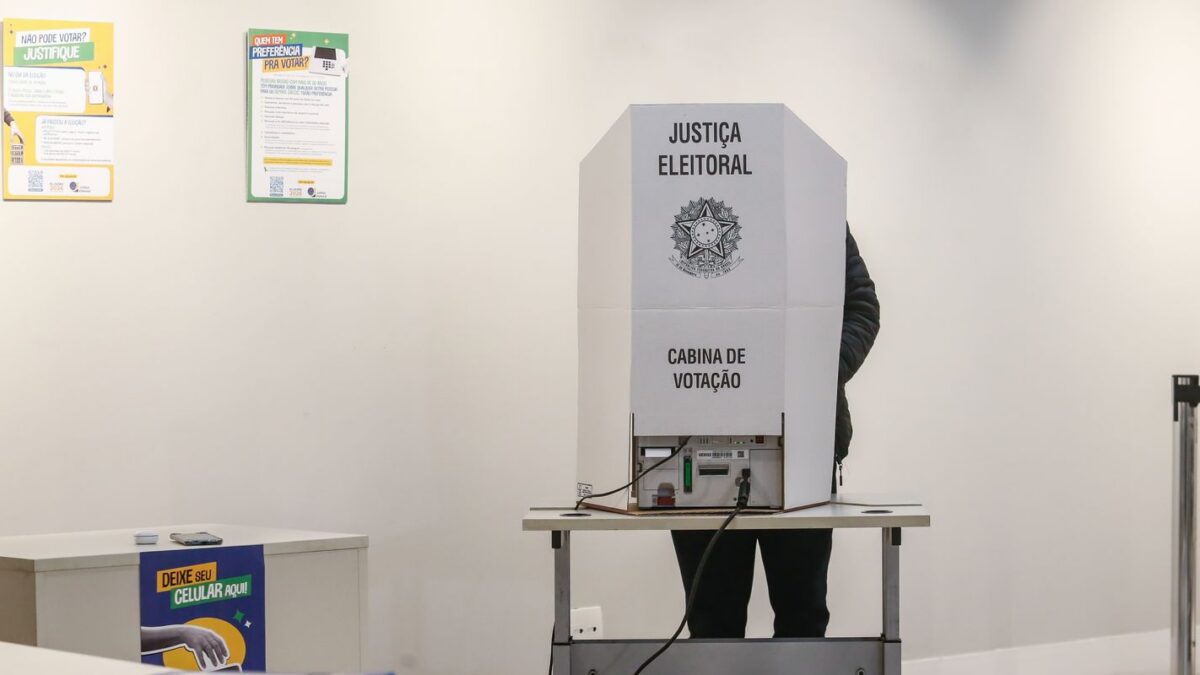 Eleições Complementares e Plebiscitos Movimentam Sete Cidades Brasileiras