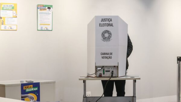 Eleições Complementares e Plebiscitos Movimentam Sete Cidades Brasileiras