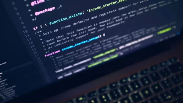 IA dobra falhas em PHP e derruba sites oficiais na Europa hoje