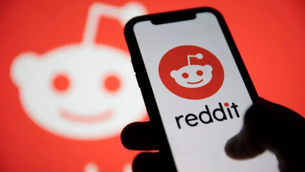 Reddit limita acesso anônimo e foca em usuários logados
