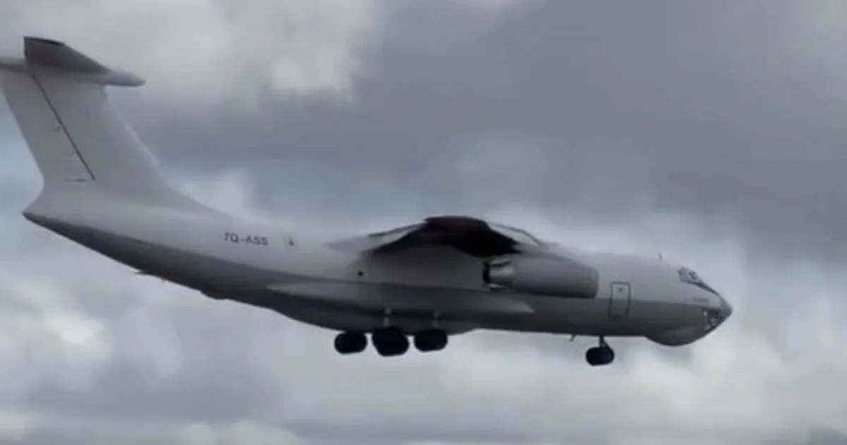 Cargueiro Ilyushin IL-76 faz parada técnica em Maceió