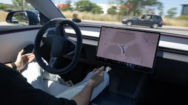 Tesla FSD libera 1 mês grátis via Turo para acelerar adesão