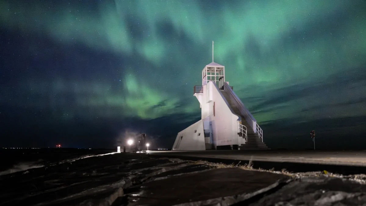 Tempestade geomagnética atinge Terra e amplia auroras hoje