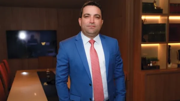 PF acha sala-cofre ligada a Willer Tomaz e Flávio Bolsonaro em SP